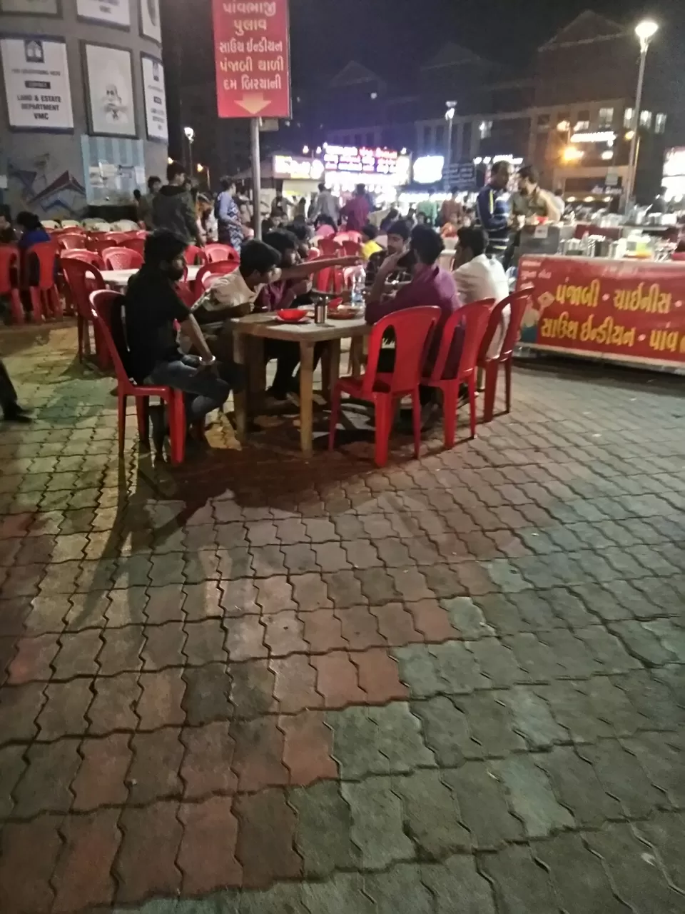 Photo of Ratri Bazaar, Mangal Pandey Road, Jalaram Nagar 1, Jalaram Nagar, Fatehgunj, Vadodara, Gujarat, India by Kaustubh Kulkarni