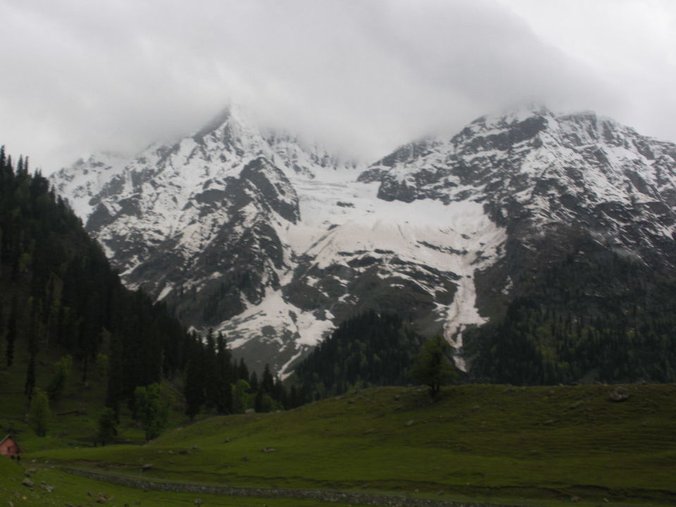 Photo of Family sojourn to Kashmir: Paradise on earth 7/15 by Dishita.1210