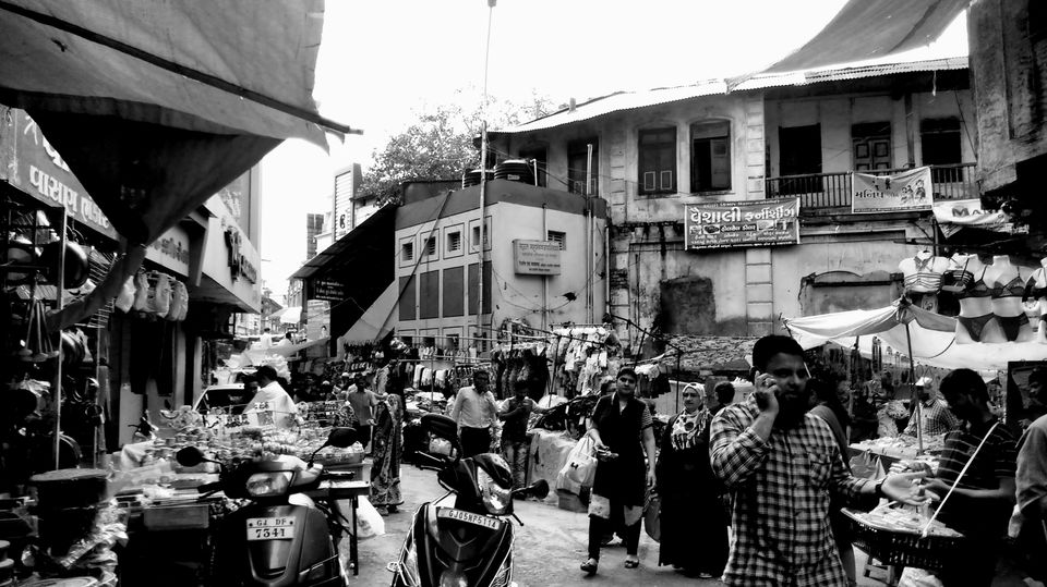 Photo of Photoblog: Street Photogrpahy at Chauta Bazaar, Surat by @Tenderfoot Traveller