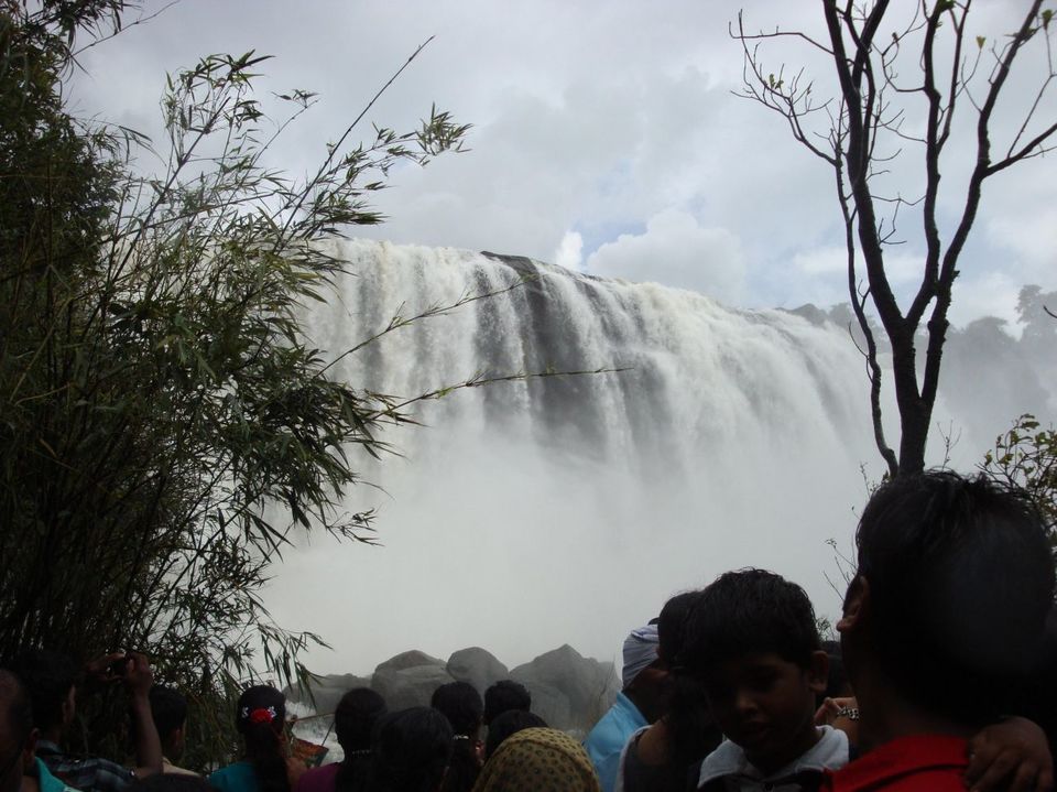 Photo of ATHIRAPALLY, THE INDIAN NIAGARA 2/3 by devarajan