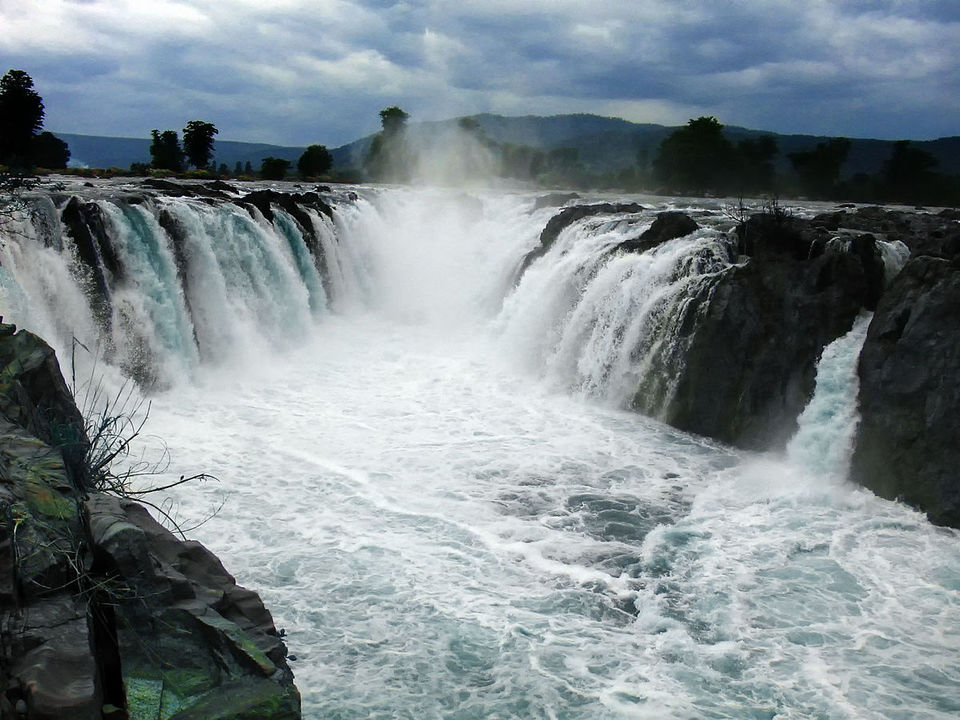 Photo of HOGENAKAL Falls 2/4 by devarajan