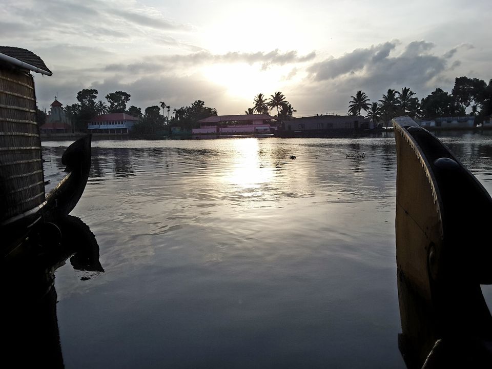 Photo of Should you take the Houseboat in Kerala? 2/11 by PriyaYorindren