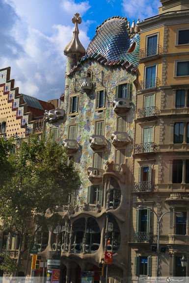 Photo of Barcelona – A Complete Travel Guide by Kanika Kalia