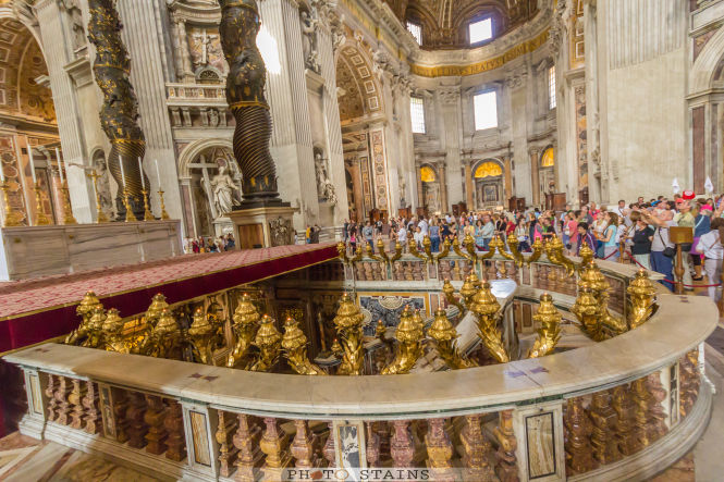 Photo of Peeping at the Pope: Vatican City 13/14 by Kanika Kalia