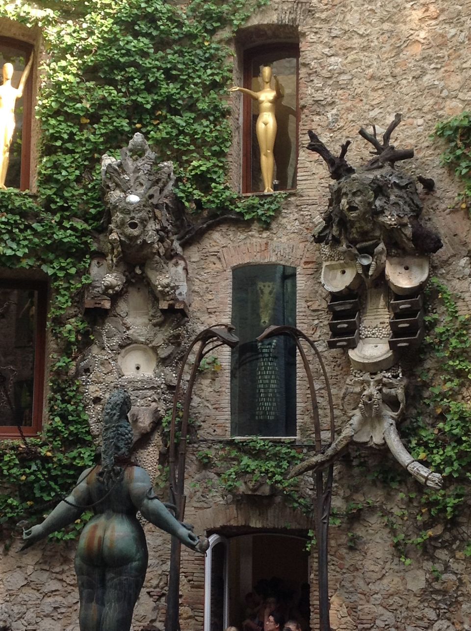 Photo of Dali's Triangle 19/21 by Vagabunda