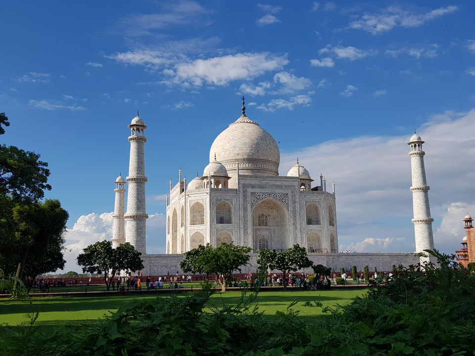 Photo of MAIDEN TRIP TO TAJ MAHAL ON A BRIGHT SUNNY DAY😍😍 by keep roaming the world