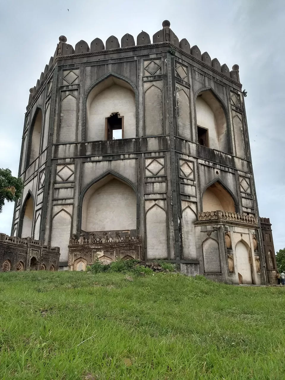 Photo of Bahmani Tombs, Ashtoor, Karnataka, India by Mr.Blackpack