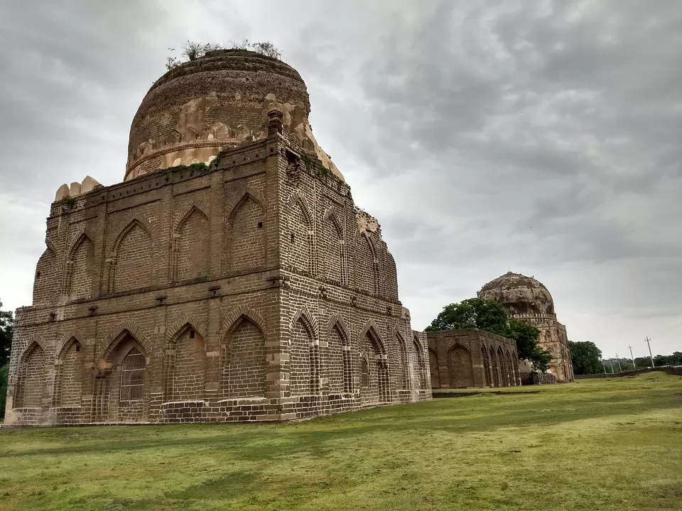 Photo of Bahmani Tombs, Ashtoor, Karnataka, India by Mr.Blackpack