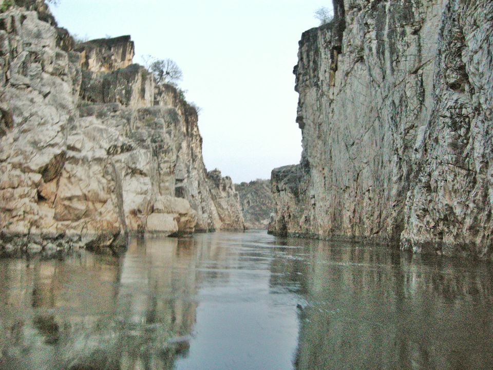 Photo of Experience a Smoky Waterfall and a Mountain of Marbles at Jabalpur, Madhya Pradesh by vinayak pure