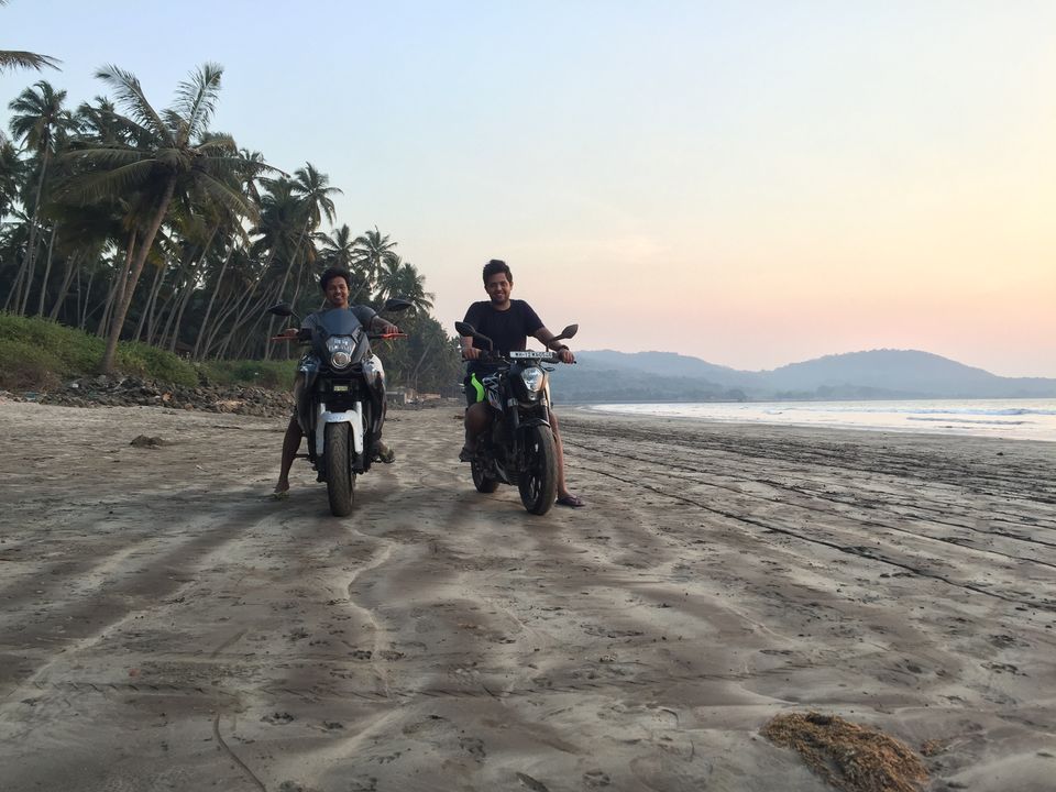 Photo of Beach Ride to Murud/ Janjira/Nandgaon. 17/25 by Dr.Rohan SP.