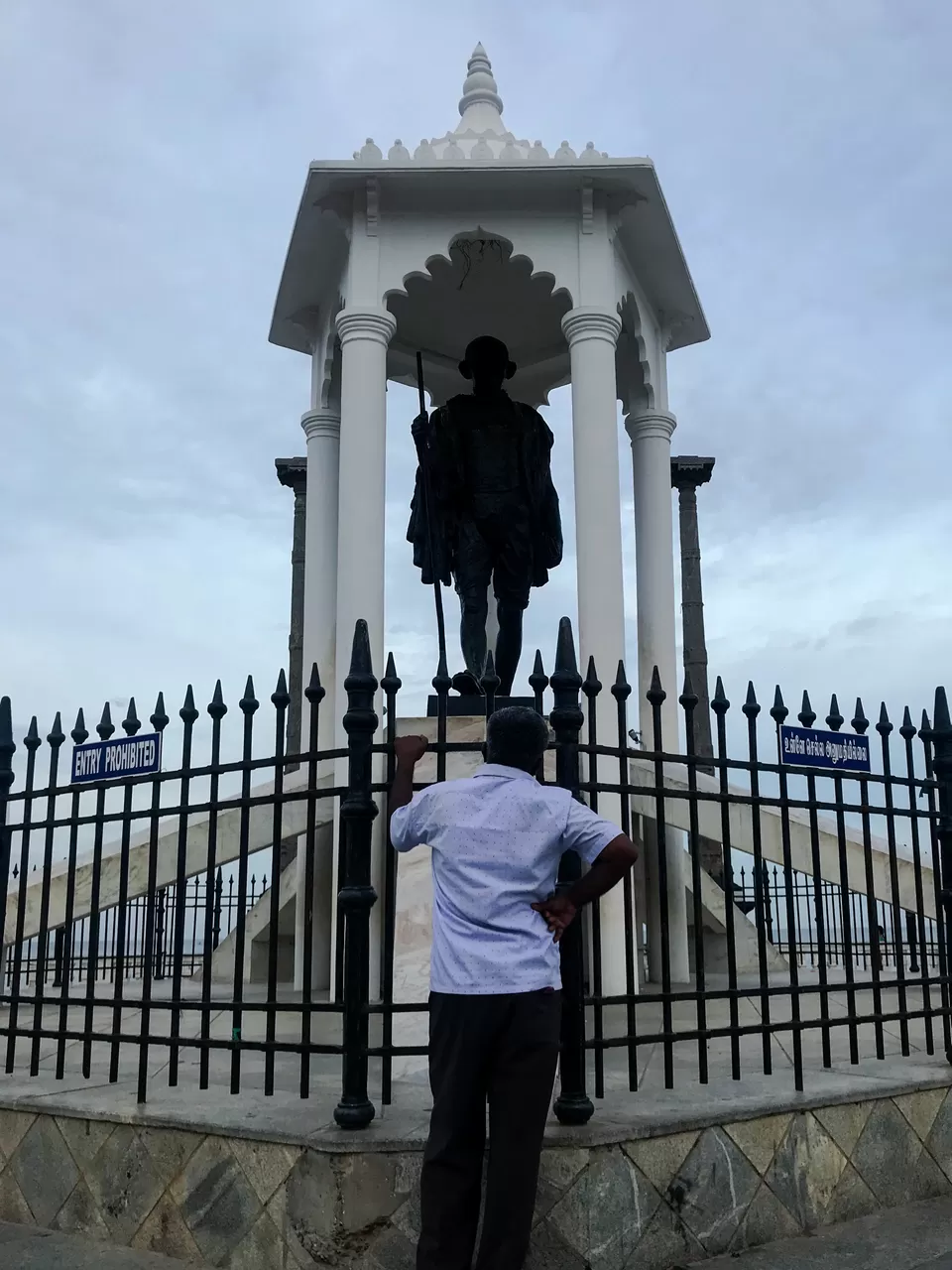 Photo of Gandhi Statue, Beach Road, White Town, Pondicherry, Puducherry, India by Saurabh Bagakar