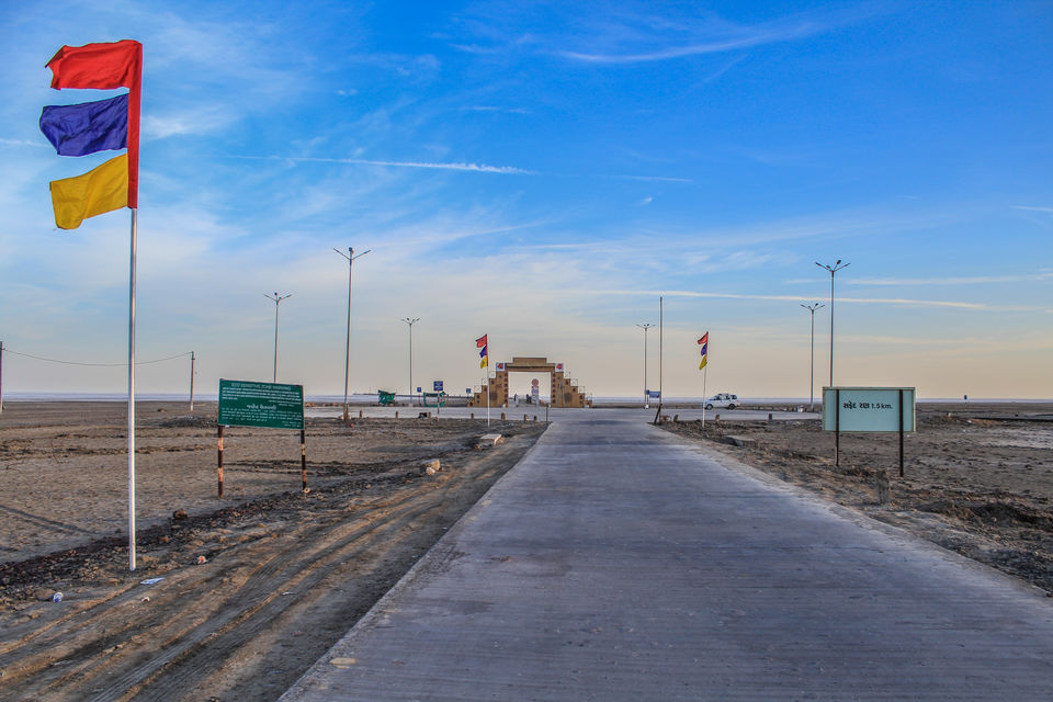 Photo of Rann Of Kutch - Where Blue Sky meets White Desert by Santosh Suresh Jain