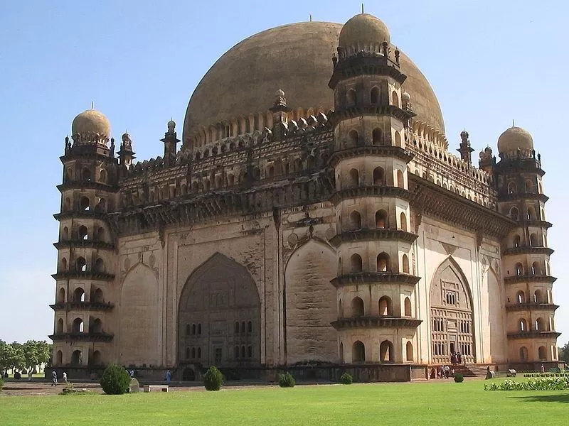 Photo of Gol Gumbaz, Bijapur, Karnataka, India by Divya Chandrashekhar