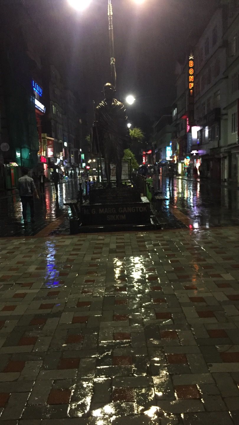 Photo of MG Marg Gangtok, Mahatma Gandhi Marg, Vishal Gaon, Gangtok, Sikkim, India by Yuvan Kumar