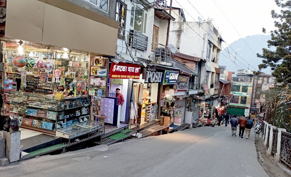Photo of Mall Road Mussoorie, Jhula Ghar, The Mall Road, Mussoorie, Uttarakhand, India by Money Sharma