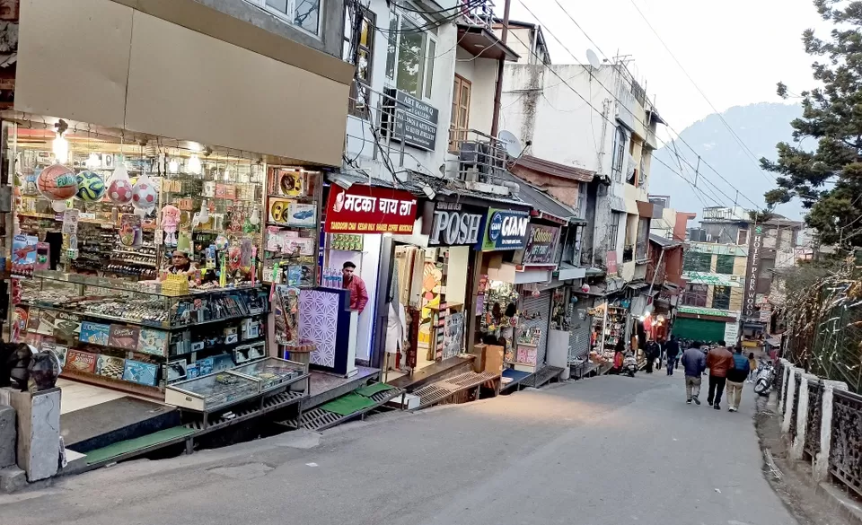 Photo of Mall Road Mussoorie, Jhula Ghar, The Mall Road, Mussoorie, Uttarakhand, India by Money Sharma