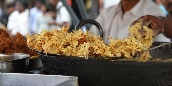 Photo of You can’t miss these 6 street foods if you are in 'Aamchi Mumbai' 1/1 by samiksha jain