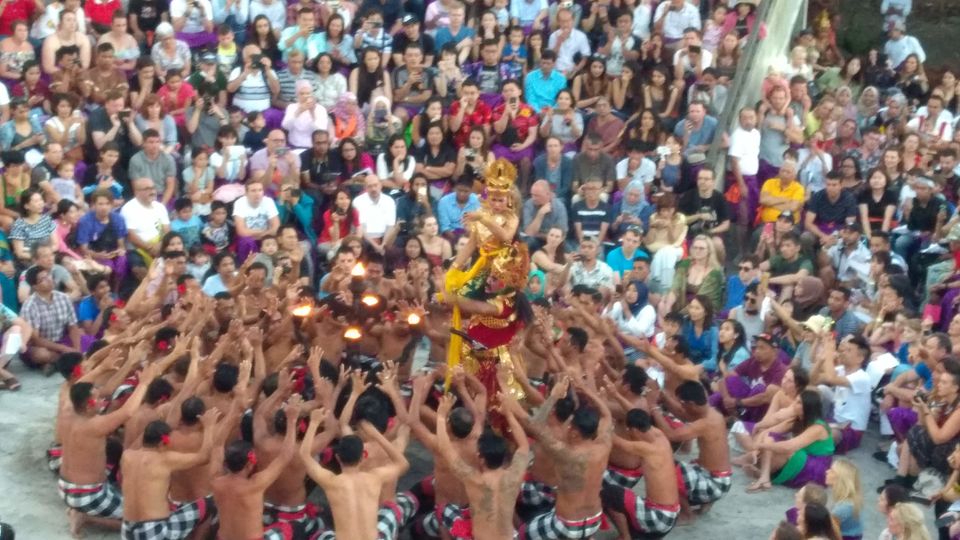 Photo of Uluwatu Temple, Pecatu, Badung Regency, Bali, Indonesia by Akash Jain