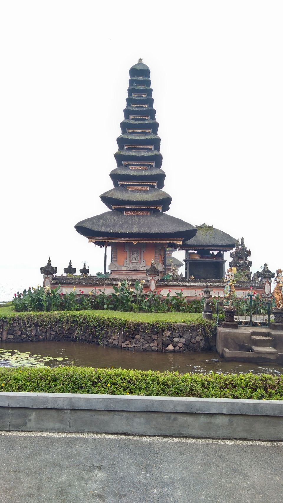 Photo of Ulun Danu Beratan Temple, Danau Beratan, Candikuning, Tabanan Regency, Bali, Indonesia by Akash Jain
