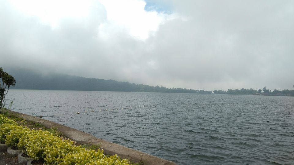 Photo of Ulun Danu Beratan Temple, Danau Beratan, Candikuning, Tabanan Regency, Bali, Indonesia by Akash Jain