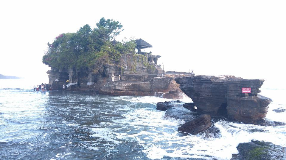 Photo of Tanah Lot Temple, Jalan Tanah Lot, Beraban, Tabanan Regency, Bali, Indonesia by Akash Jain