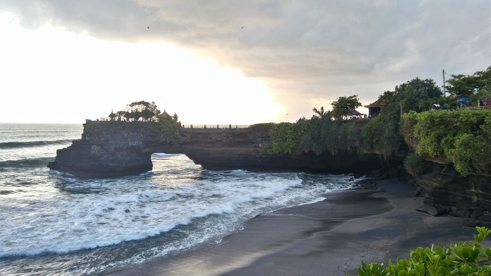 Photo of Tanah Lot Temple, Jalan Tanah Lot, Beraban, Tabanan Regency, Bali, Indonesia by Akash Jain