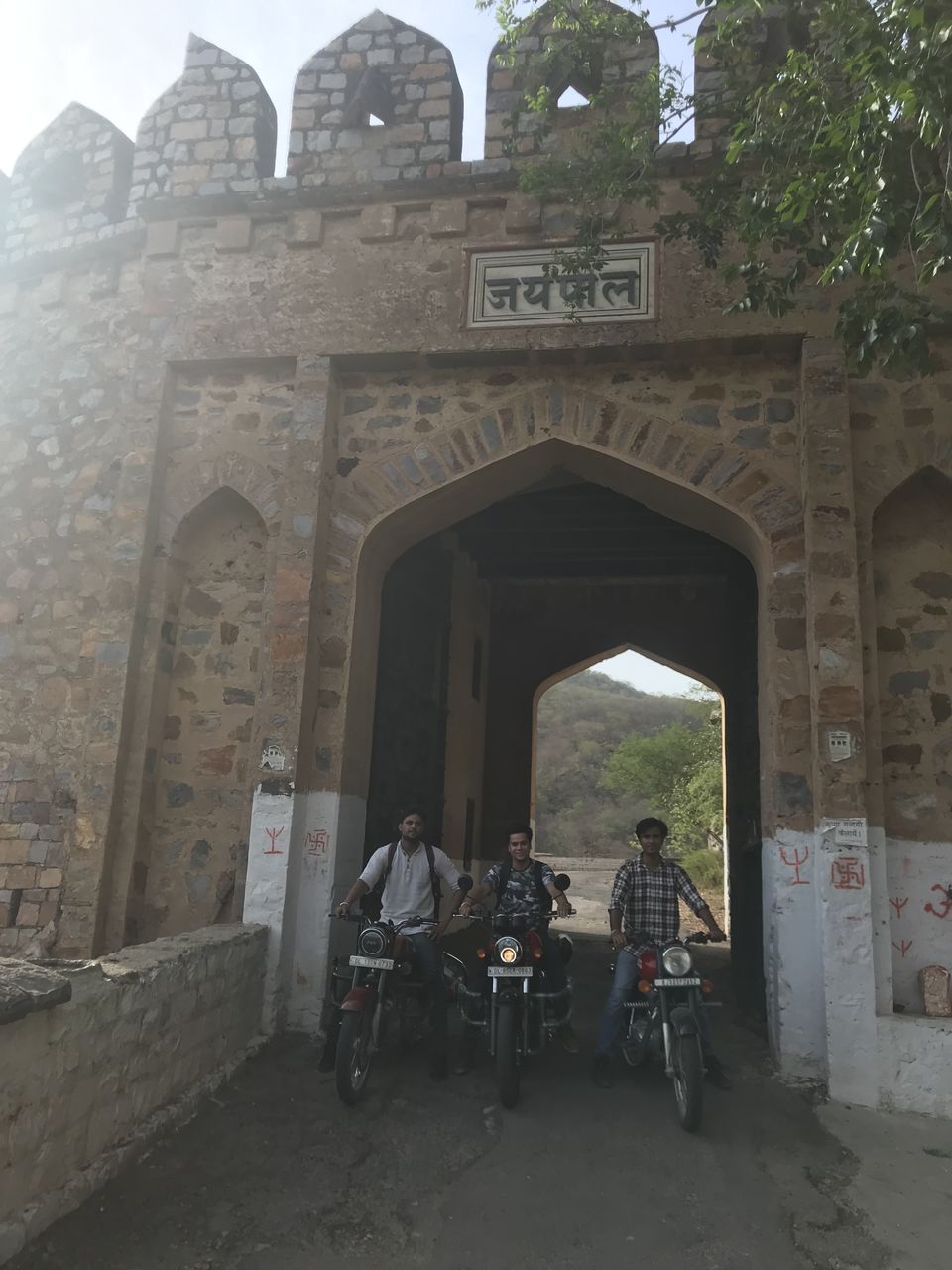 Photo of Bala Quila Road, Rajasthan, India by Deepak Kapoor
