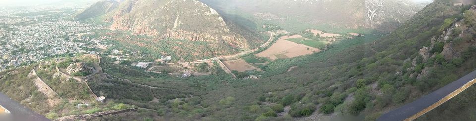 Photo of Bala Quila Road, Rajasthan, India by Deepak Kapoor