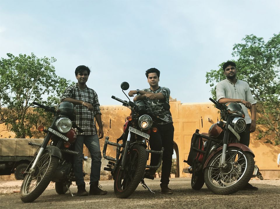 Photo of Bala Quila Road, Rajasthan, India by Deepak Kapoor