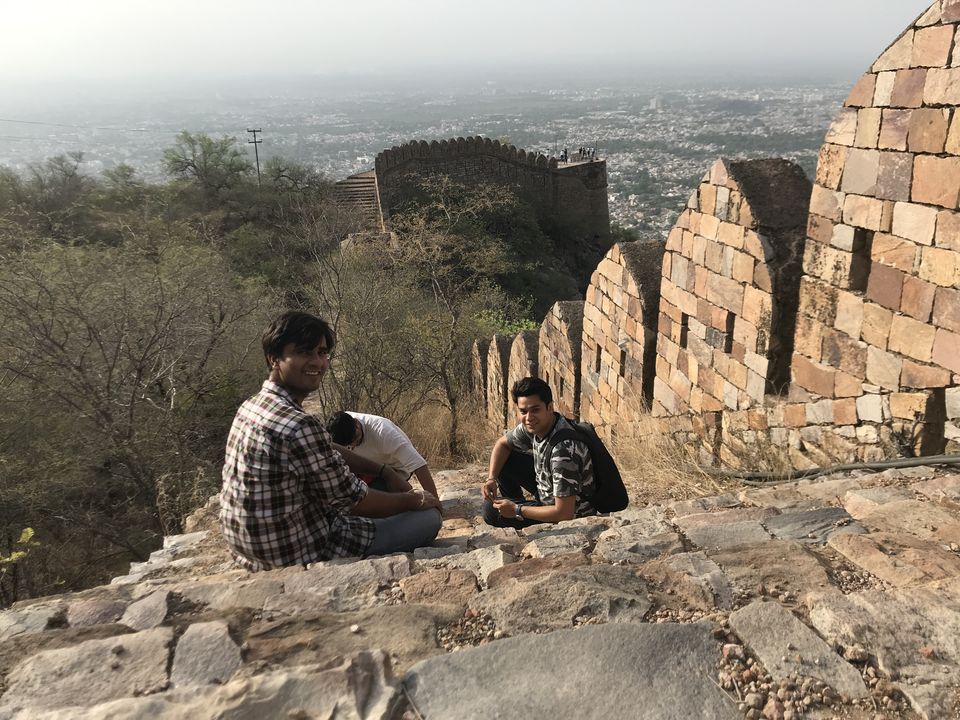 Photo of Bala Quila Road, Rajasthan, India by Deepak Kapoor