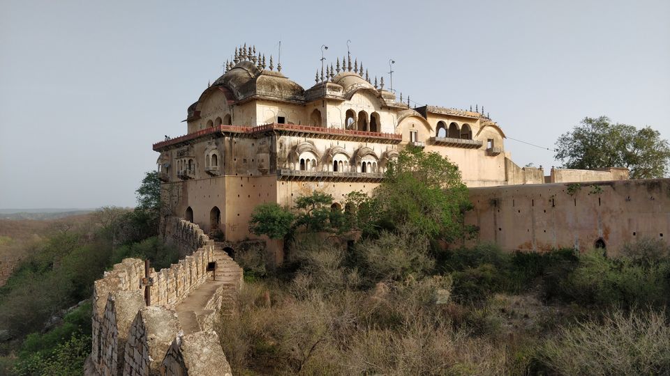 Photo of Bala Quila Road, Rajasthan, India by Deepak Kapoor