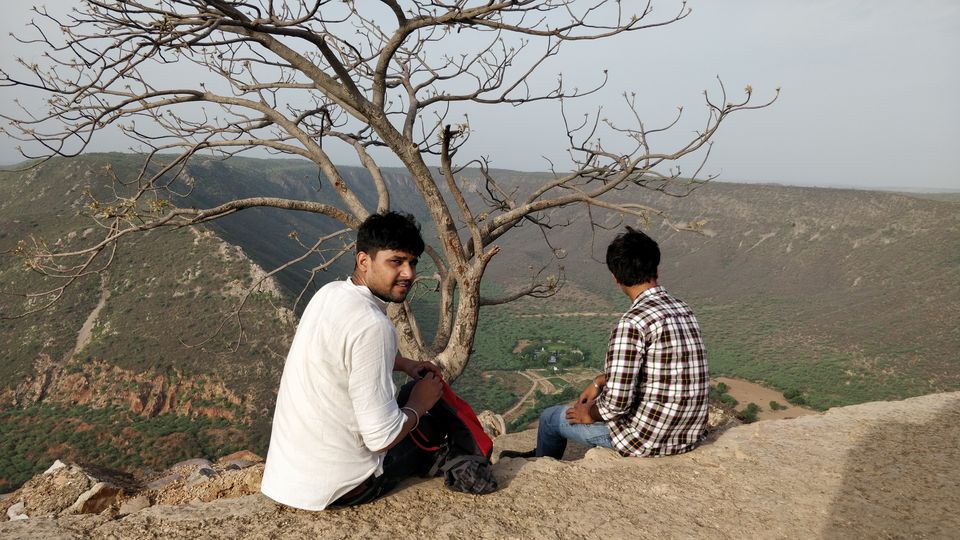 Photo of Bala Quila Road, Rajasthan, India by Deepak Kapoor