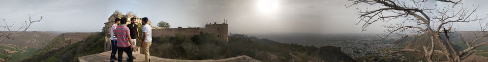 Photo of Bala Quila Road, Rajasthan, India by Deepak Kapoor