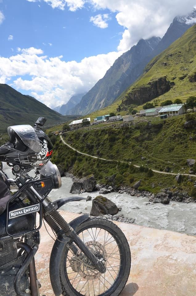 Photo of Mana Pass Road, Uttarakhand, India by Naren Lamba