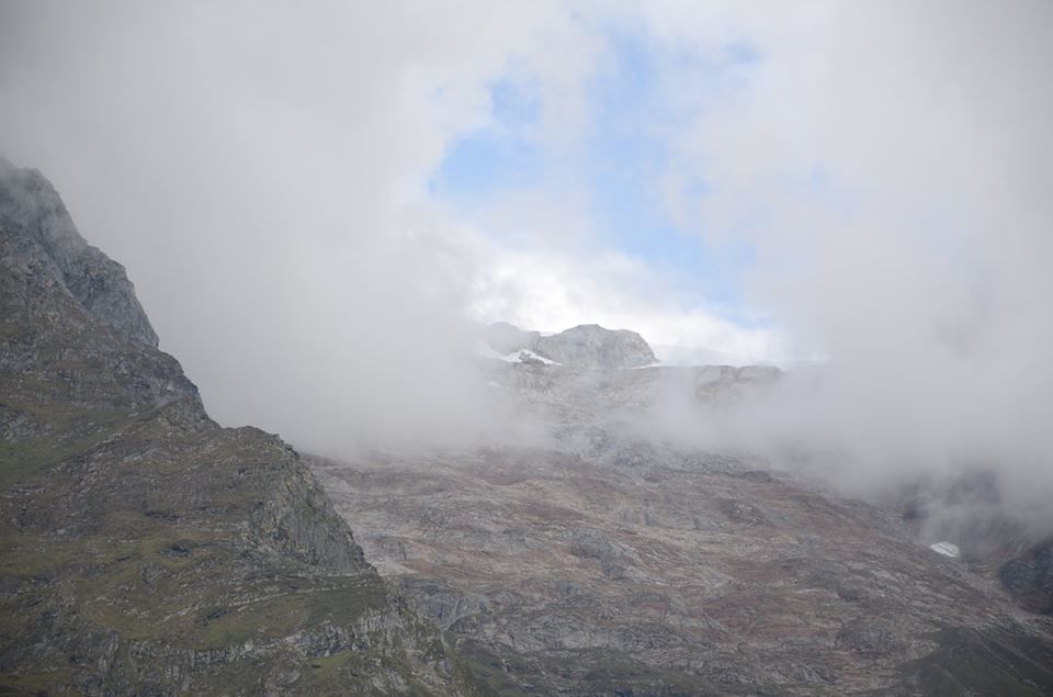 Photo of Mana Pass Road, Uttarakhand, India by Naren Lamba