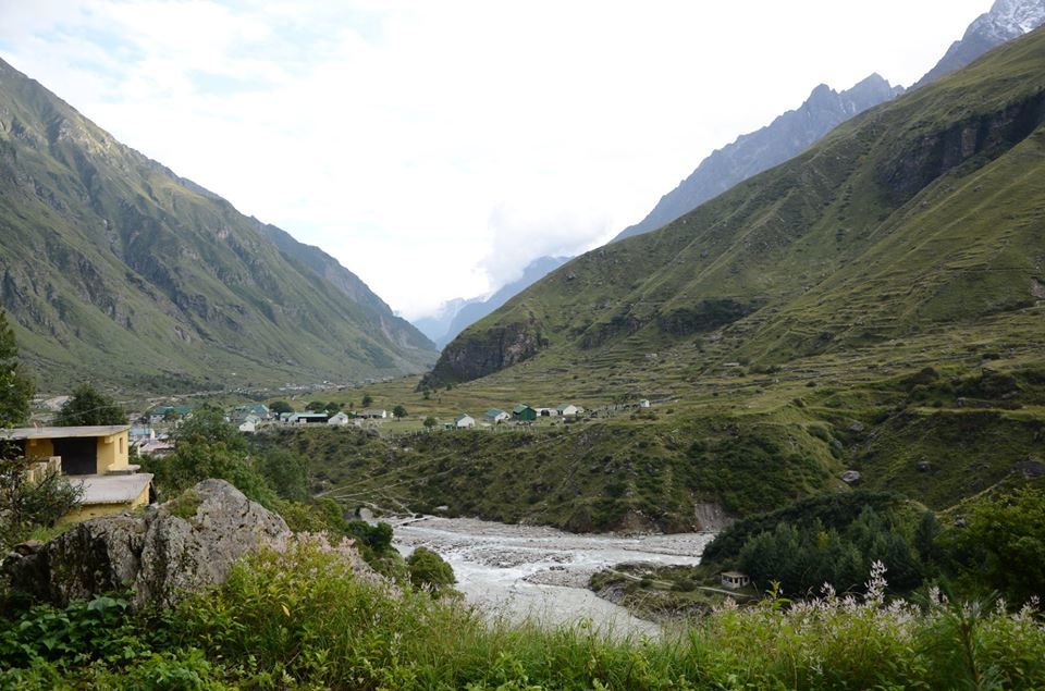 Photo of Mana Pass Road, Uttarakhand, India by Naren Lamba