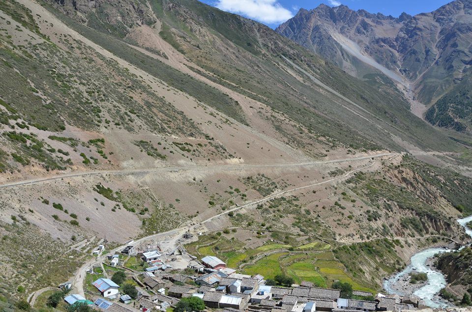 Photo of Niti Road, Gamshali, Uttarakhand, India by Naren Lamba