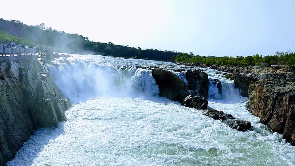 Photo of Bhedaghat Water Fall, Jabalpur, Madhya Pradesh, India by Saheli Bera