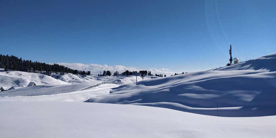 Photo of Gulmarg in January: an Unforgettable Travel Experience in the serene snow by Divyangna (Nomadic_Missy)