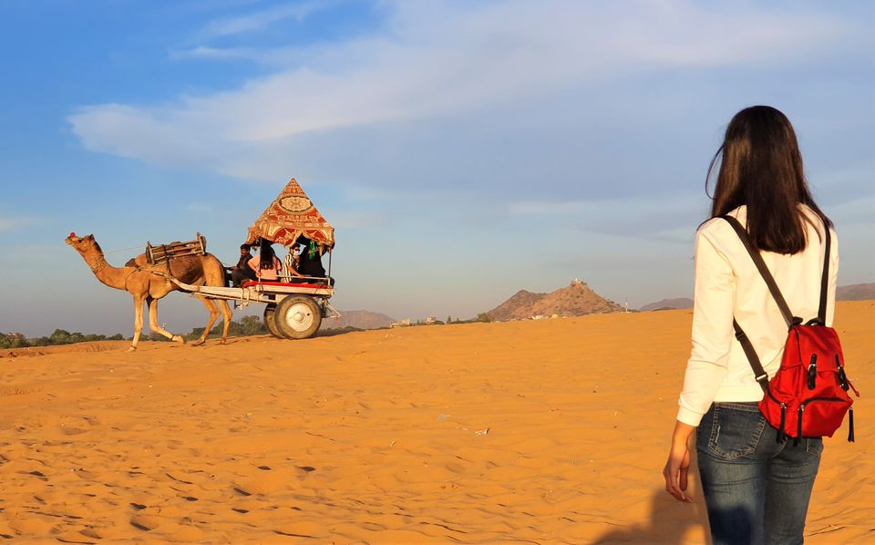 Photo of I Gave Myself an Evening in the Desert, and Saw the Most Beautiful Sunset #NewYearsEve 1/3 by Divyangna (Nomadic_Missy)
