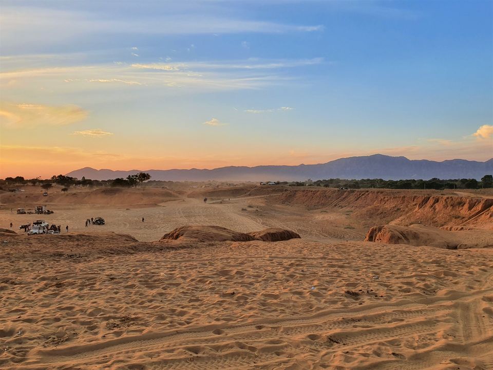 Photo of I Gave Myself an Evening in the Desert, and Saw the Most Beautiful Sunset #NewYearsEve by Divyangna (Nomadic_Missy)