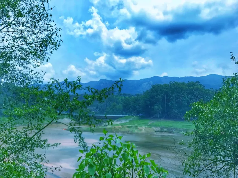 Photo of Kundla Lake, Mattupatti Dam to Top Station Road, Kundala, Kerala, India by Neha Kumari