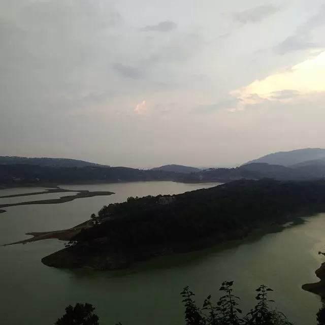 Photo of Umiam Lake, East Khasi Hills, Meghalaya, India by Sassily Solo