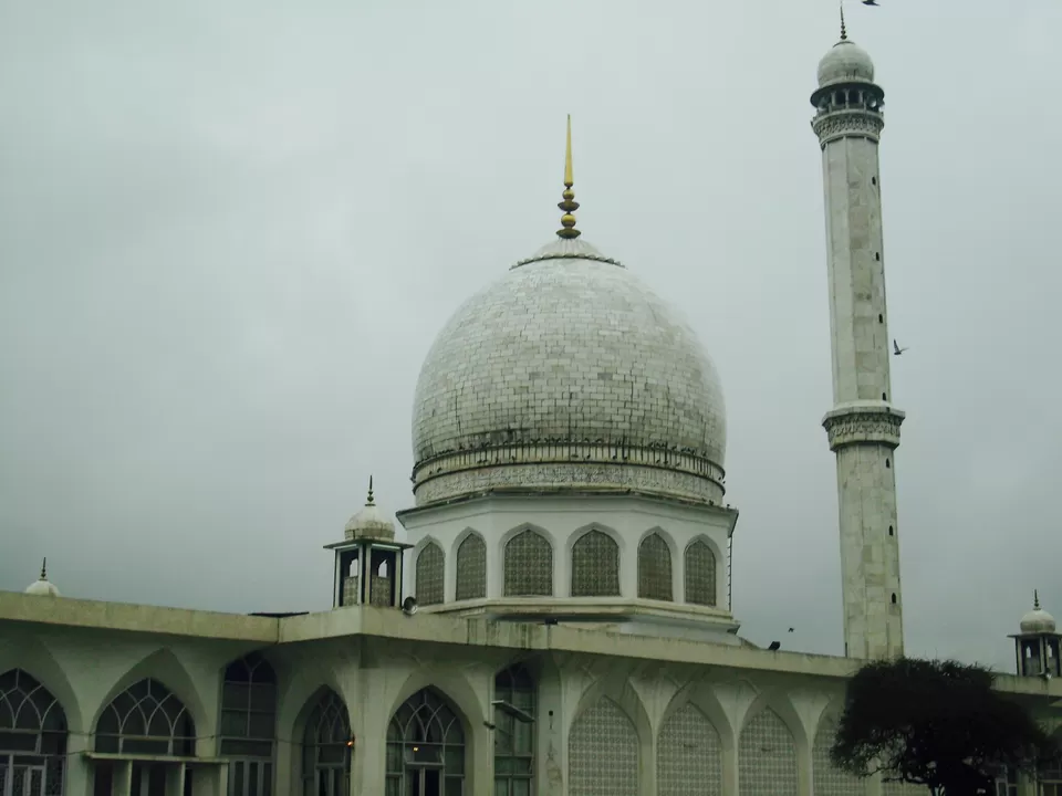 Photo of Hazratbal Road, Srinagar by Wander with Sakshi