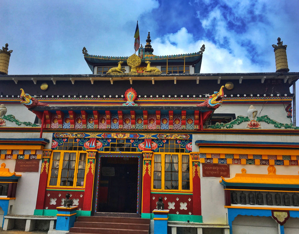 Photo of Darjeeling : Where snow-capped Kanchenjunga meets lush green Tea Gardens 17/19 by Wander with Sakshi