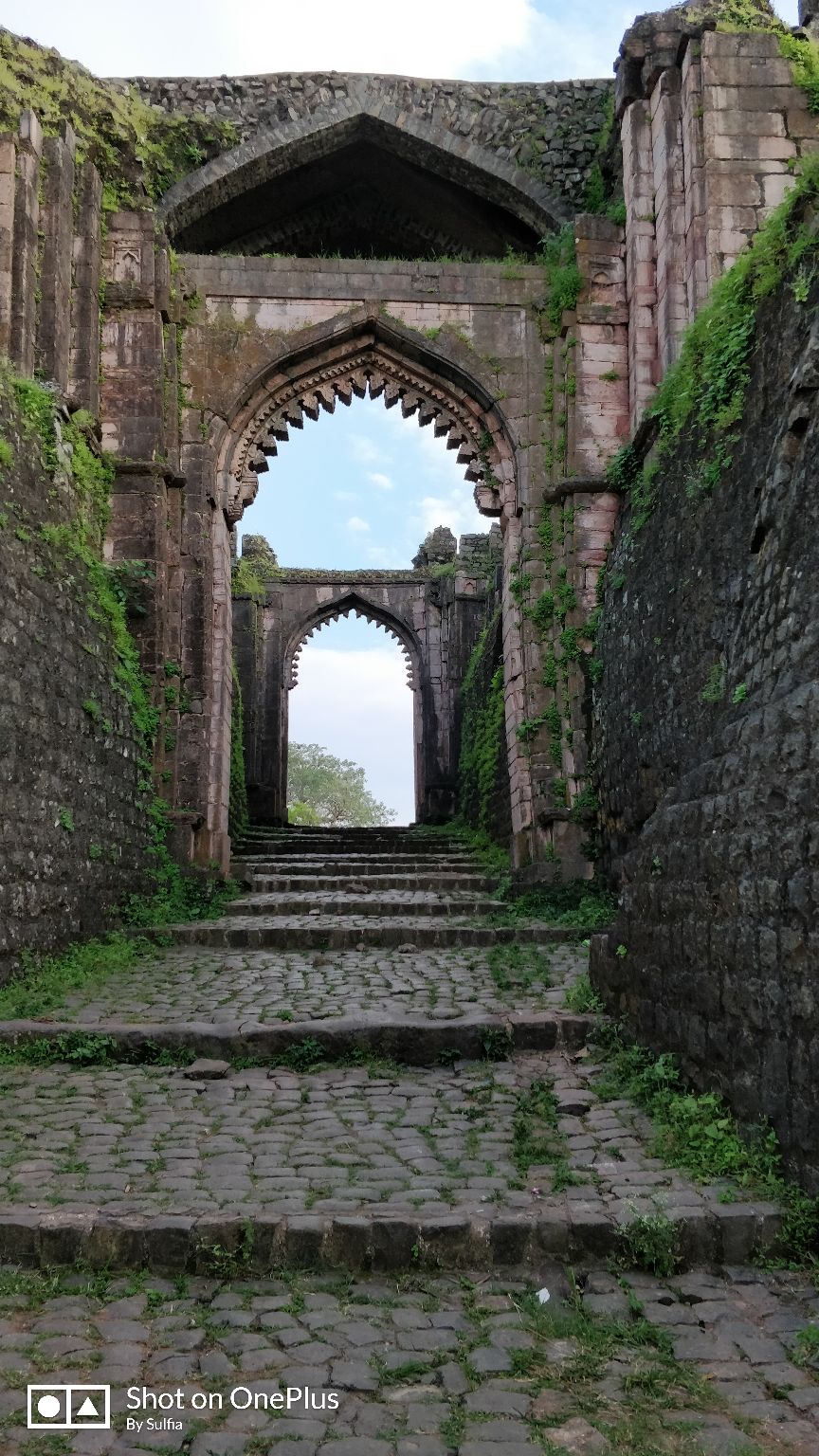 Photo of The less-travelled roads - Mandu by Sulfia Taj
