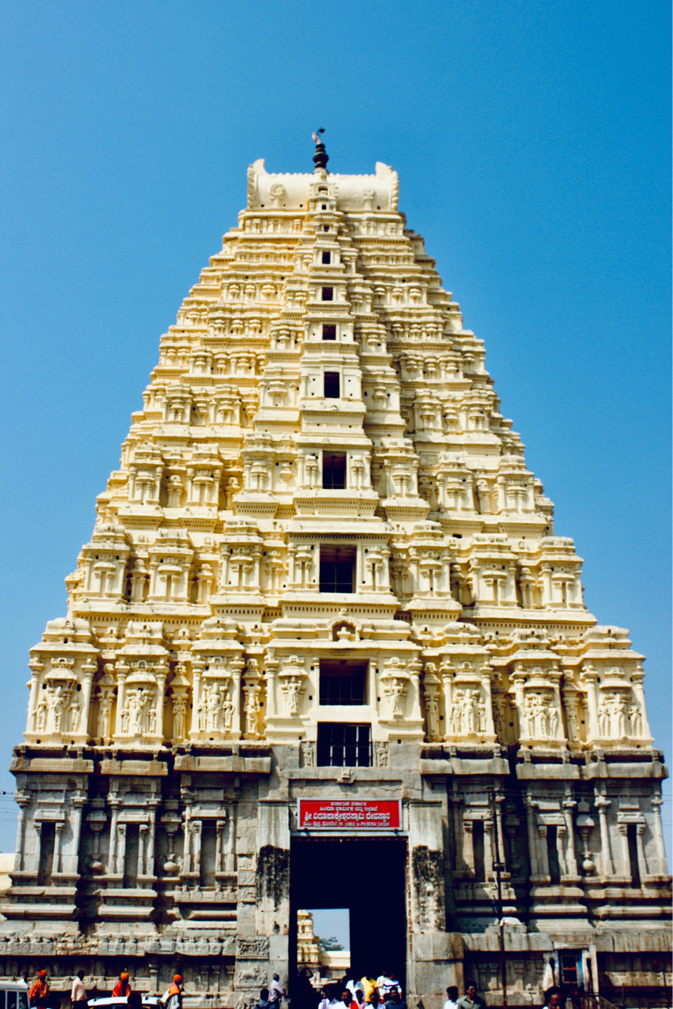 Photo of Virupaksha Temple, Hampi, River Road, Hampi, Karnataka, India by Yellowhighways