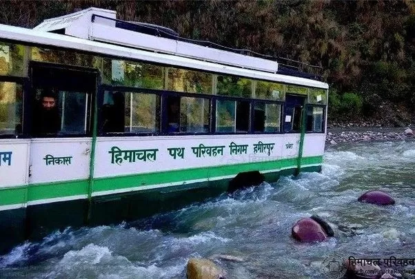 Photo of Manali Bus Depot, Manali, Himachal Pradesh, India by Niyati Mavinkurve