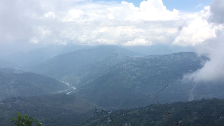 Photo of Darjeeling : Get rejuvenated at the foothill of the Himalayas 12/16 by Sinjini