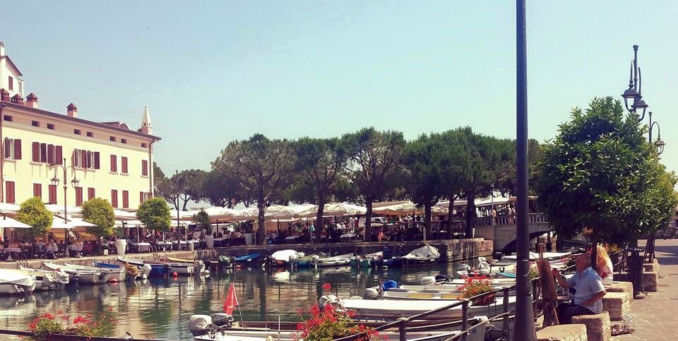 Photo of Open air market and good shopping in front of Garda Lake (Italy). 1/10 by Gina Kubiliūtė